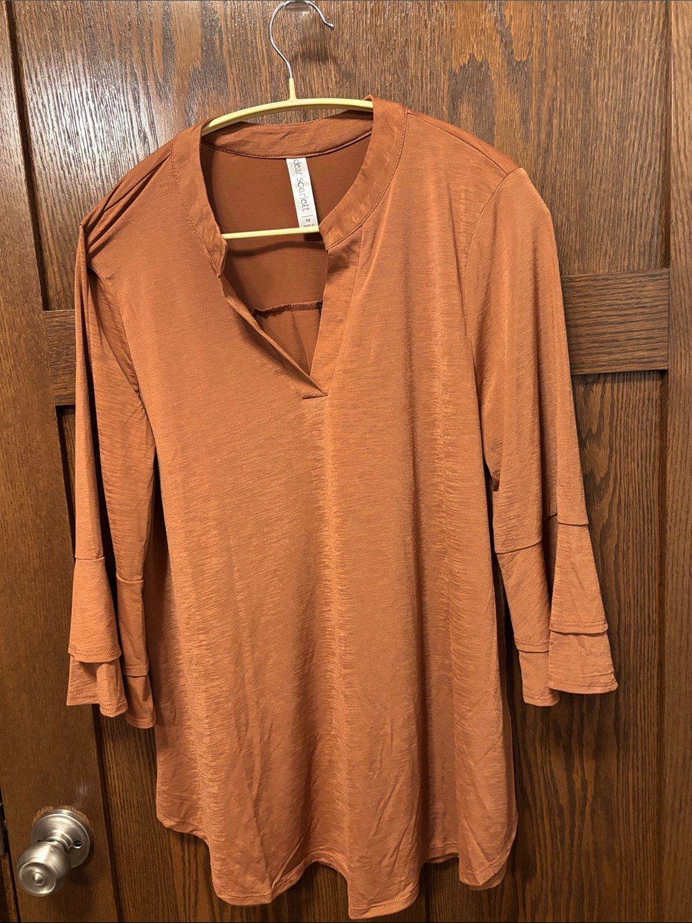 Dear Scarlett Brown Split V-Neck Tiered Bell-Sleeve Tunic. medium